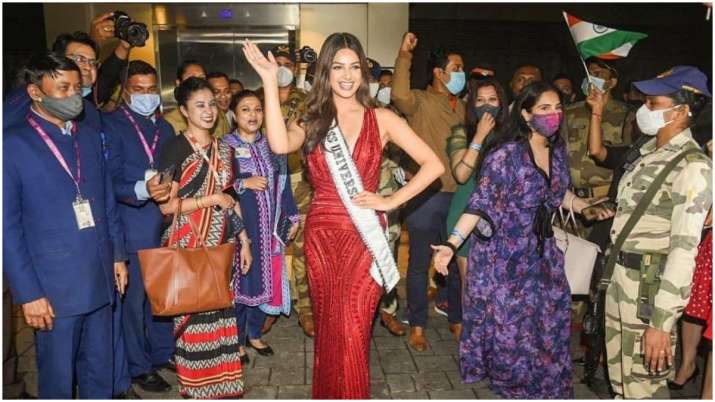 Harnaaz Sandhu Returned to India, Gets A Grand Welcome at Mumbai Airport